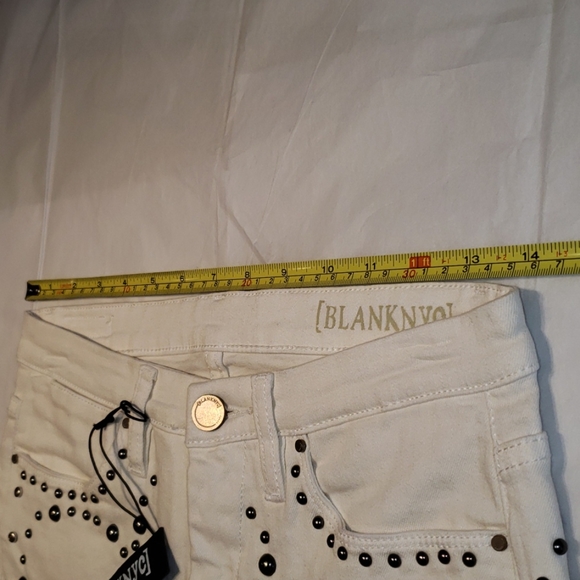 Blank NYC The Intro Jewel/Stud Capri Jeans NEW 🎉HP🎉 - Picture 12 of 17